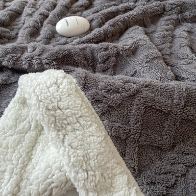 CozyNest - Reversible Fleece-Decke