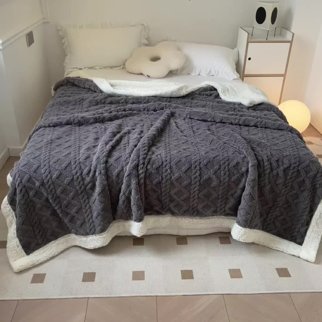 CozyNest - Reversible Fleece-Decke
