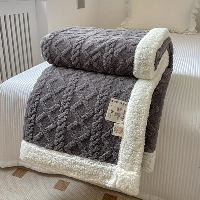 CozyNest - Reversible Fleece-Decke