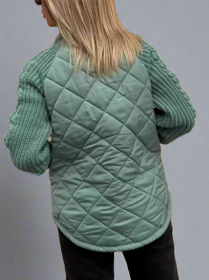 Wattierte Jacke mit gestrickten Ärmeln