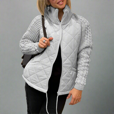 Wattierte Jacke mit gestrickten Ärmeln