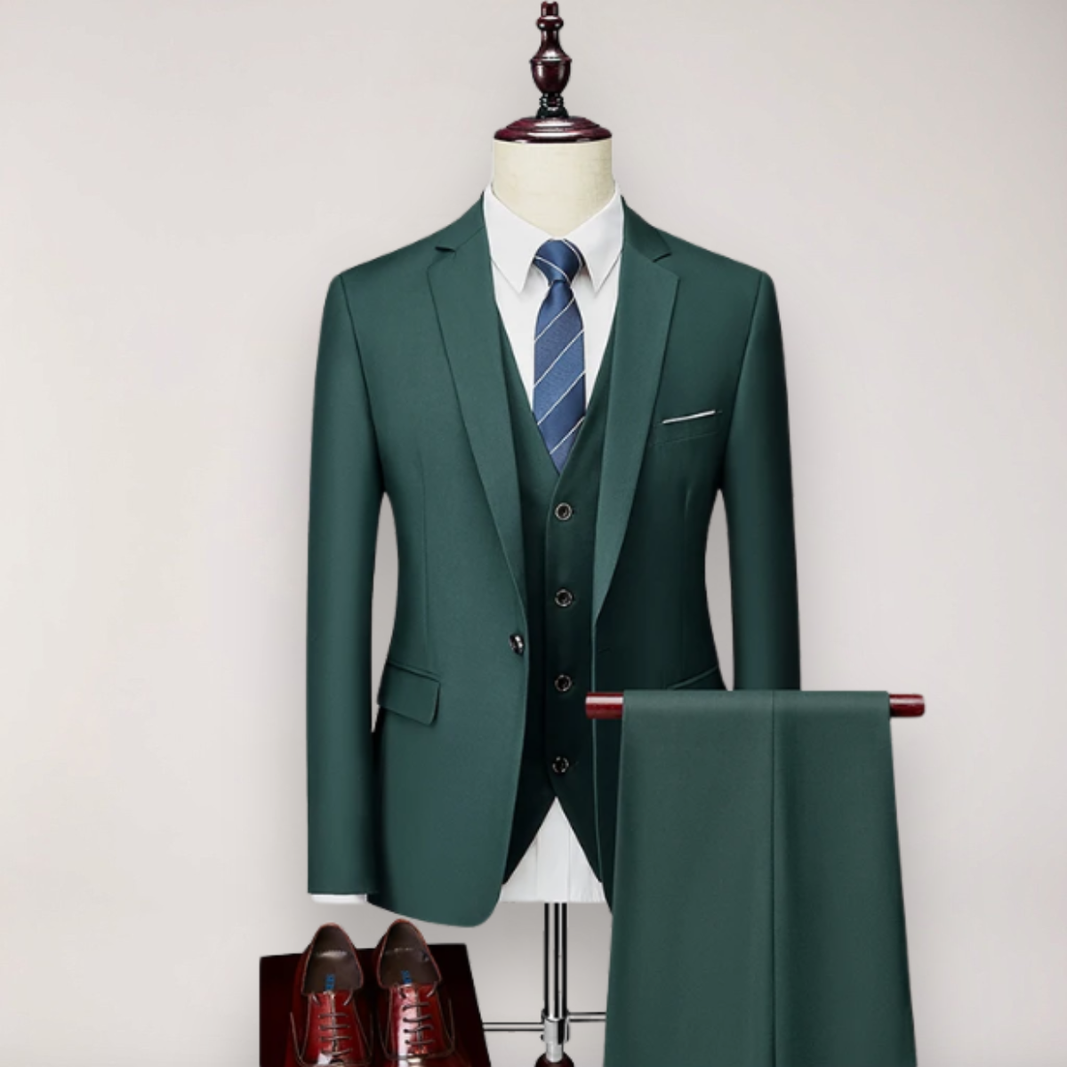 Dreiteiliger Herrenanzug - Blazer, Weste und Hose für formelle Anlässe im Maßanzug