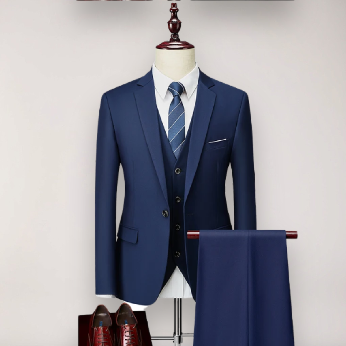 Dreiteiliger Herrenanzug - Blazer, Weste und Hose für formelle Anlässe im Maßanzug