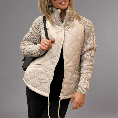 Wattierte Jacke mit gestrickten Ärmeln
