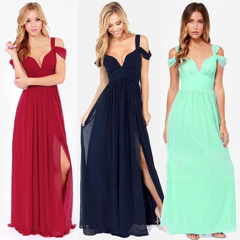 Elegantes Damenkleid mit offener Schulter und Schlitz in Maxilänge