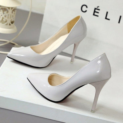 Elegante High Heels mit spitzen Zehen für den Sommer