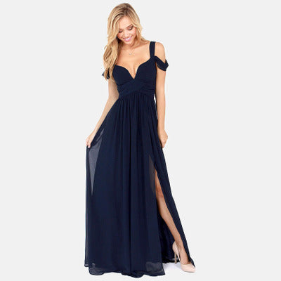 Elegantes Damenkleid mit offener Schulter und Schlitz in Maxilänge