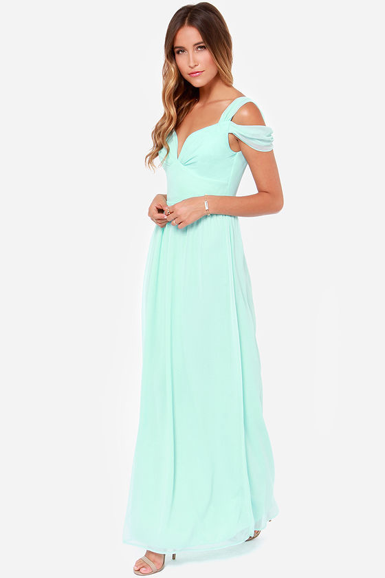 Elegantes Damenkleid mit offener Schulter und Schlitz in Maxilänge