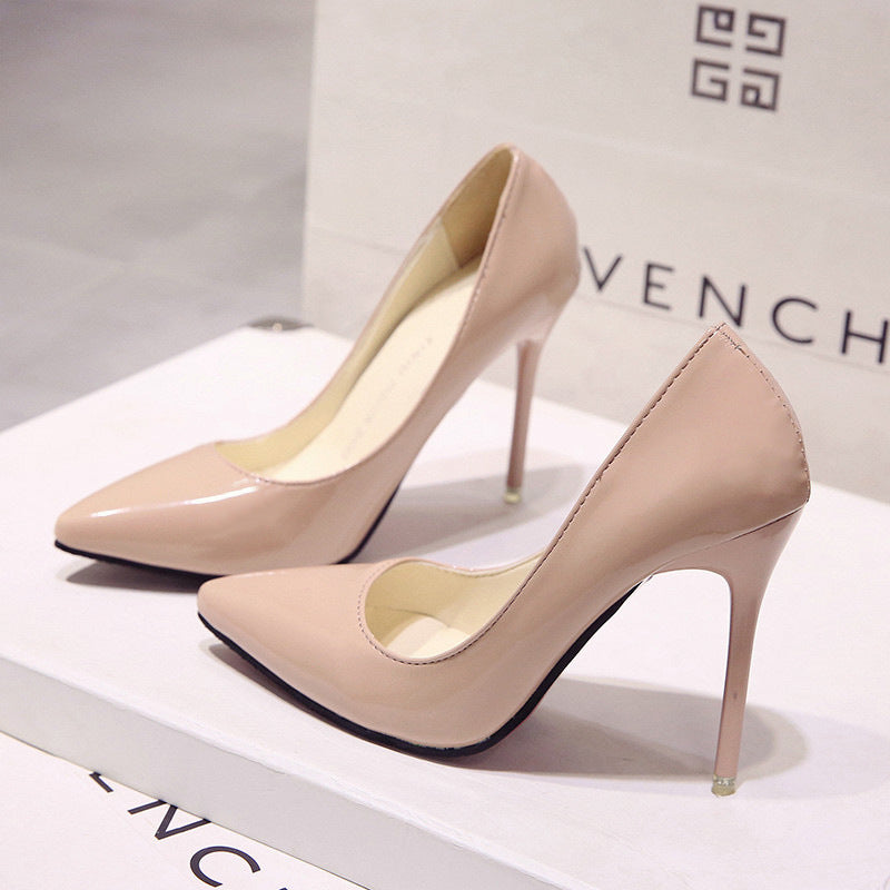 Elegante High Heels mit spitzen Zehen für den Sommer