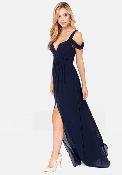 Elegantes Damenkleid mit offener Schulter und Schlitz in Maxilänge