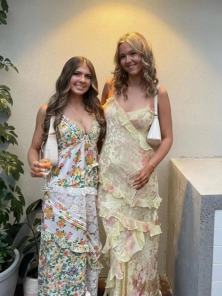 Langes Kleid für Frauen - Spaghettiträger - Fließendes Muster - Schicht auf Schicht knittert