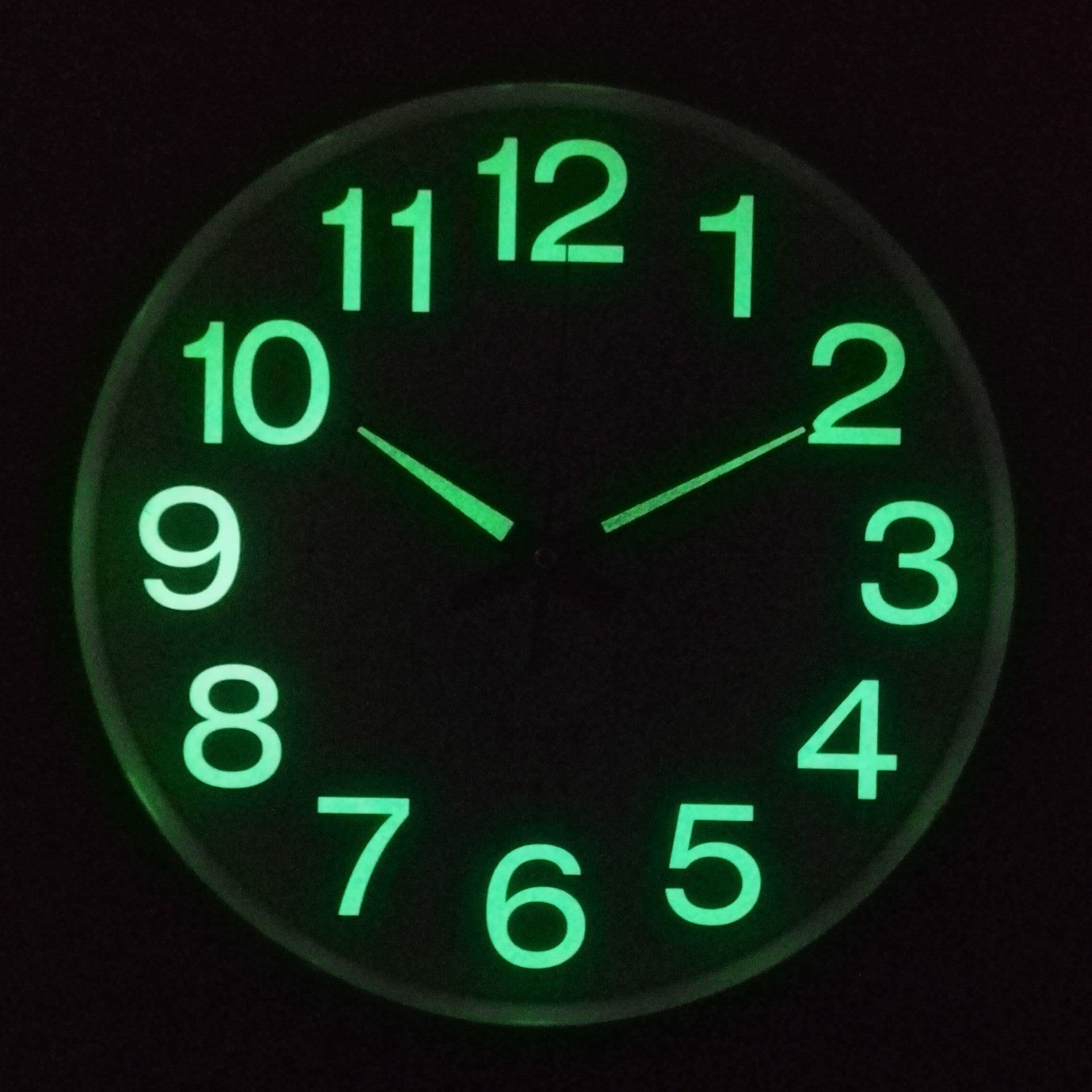 Stille Wanduhr mit Hintergrundbeleuchtung Minimalistisch