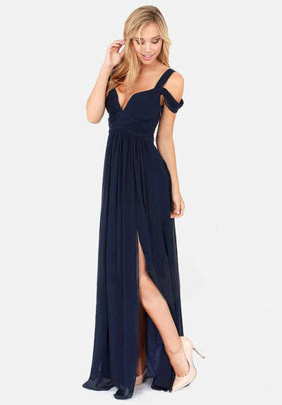 Elegantes Damenkleid mit offener Schulter und Schlitz in Maxilänge