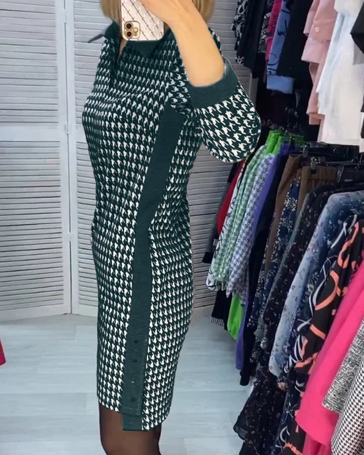 Lässiges Kleid mit V-Ausschnitt mit Hühnerfuß-Print