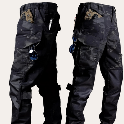 Taktisk outfit för män med multi-kamouflagedesign