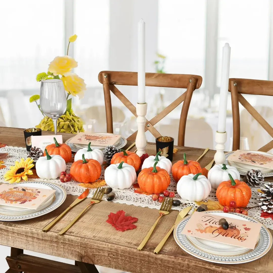 Juego de decoración de 12 piezas con hojas de arce otoñal y calabazas.