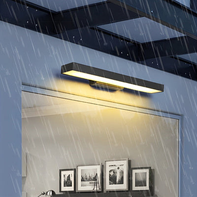 Aplique de pared de acero inoxidable negro para uso exterior.