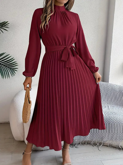 Layla - einfarbiges Kleid mit Stehkragen und plissiertem Gürtel