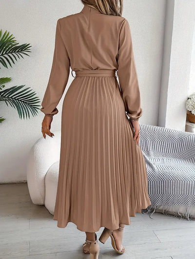 Layla - einfarbiges Kleid mit Stehkragen und plissiertem Gürtel