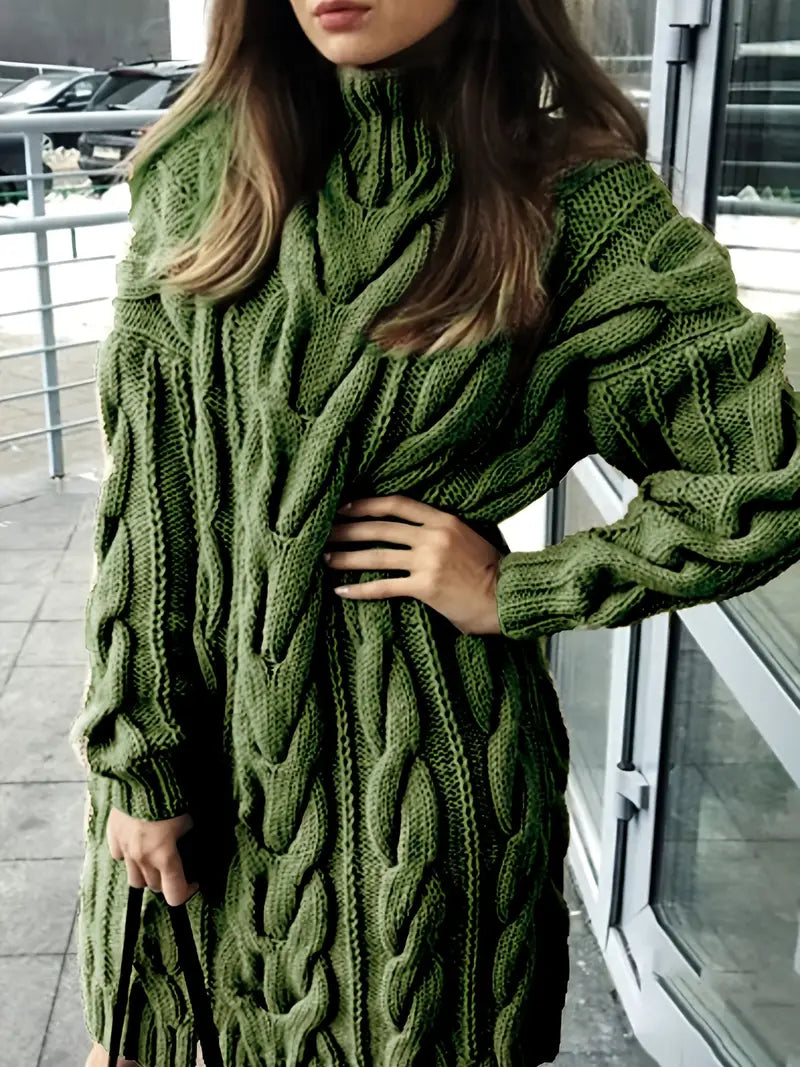 Lässiges Pulloverkleid mit Stehkragen aus festem Kordstrick, das jeden Tag getragen werden kann.