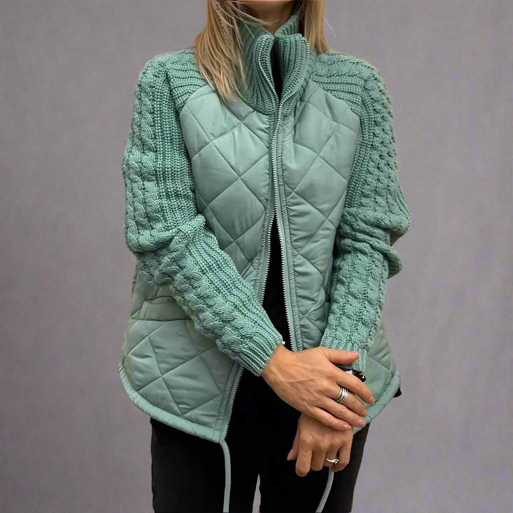 Wattierte Jacke mit gestrickten Ärmeln
