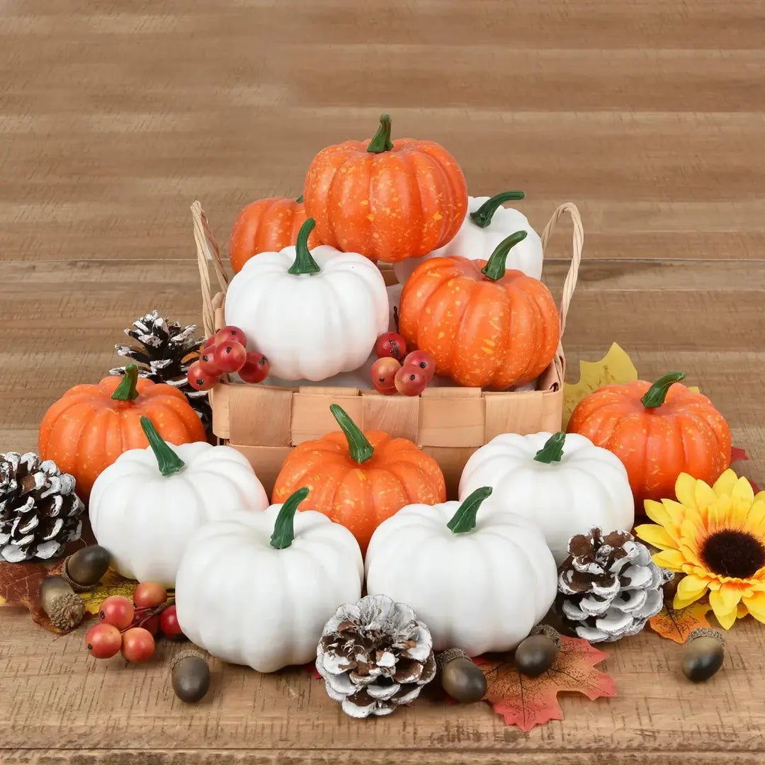 Juego de decoración de 12 piezas con hojas de arce otoñal y calabazas.