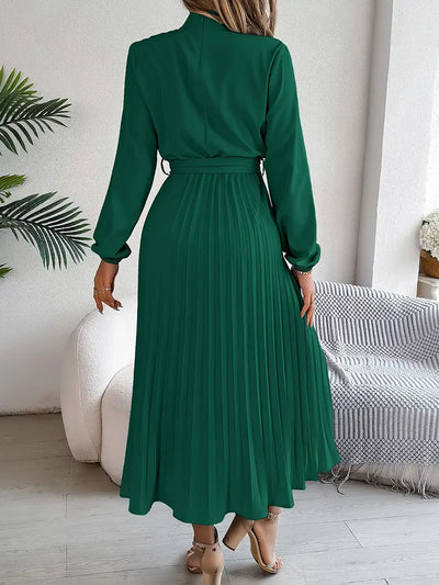 Layla - einfarbiges Kleid mit Stehkragen und plissiertem Gürtel