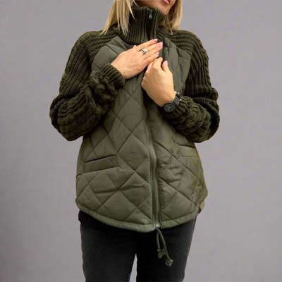 Wattierte Jacke mit gestrickten Ärmeln