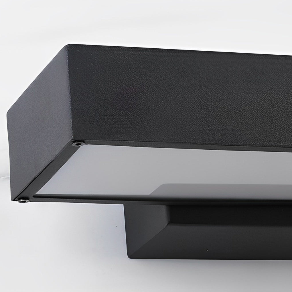 Aplique de pared de acero inoxidable negro para uso exterior.