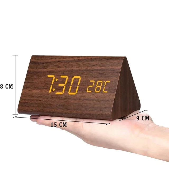 Digitaler Wecker aus Holz - LED-Anzeige, Sprachsteuerung, einstellbare Helligkeit