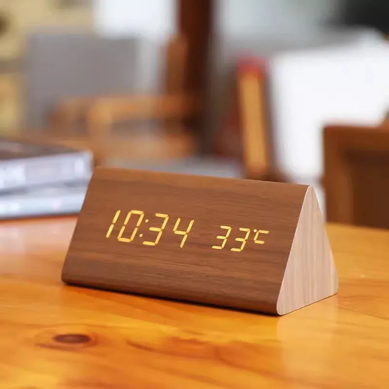 Digitaler Wecker aus Holz - LED-Anzeige, Sprachsteuerung, einstellbare Helligkeit
