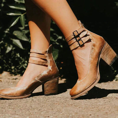 Stylische Pumps mit Knöchelriemen - Neda