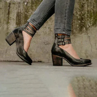 Stylische Pumps mit Knöchelriemen - Neda
