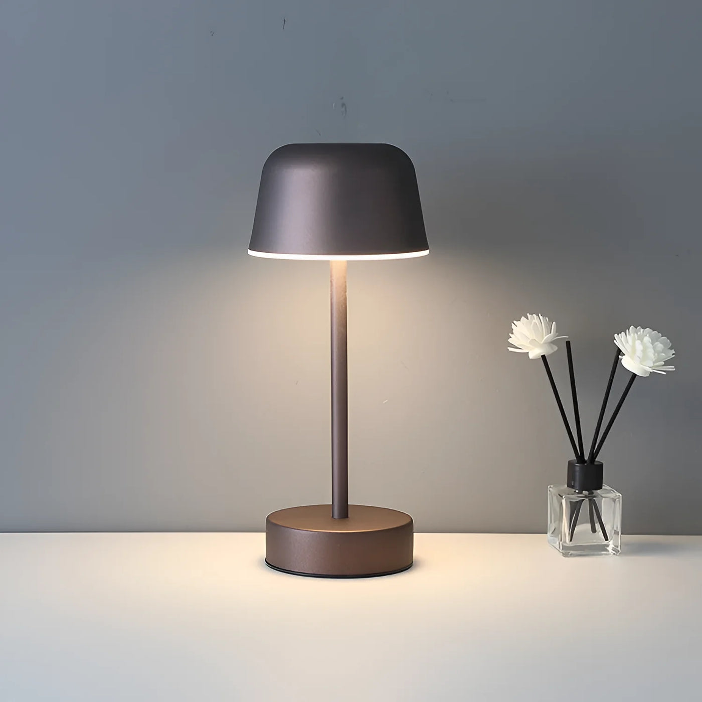 Bunte LED-Tischlampe im Retrodesign, kabellos, USB