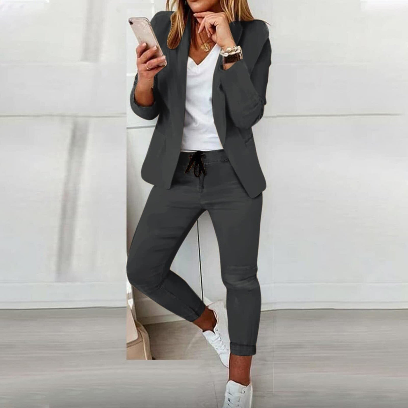 Valor | taillierter Blazer und bequeme Hose mit Kordelzug