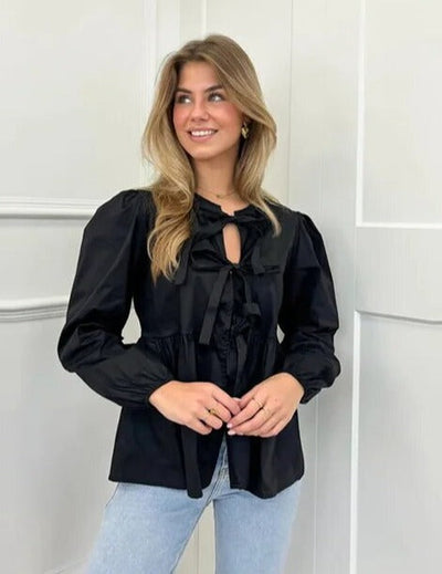 Schicke Bluse mit Puffärmeln und Krawattenfront für mühelosen Stil