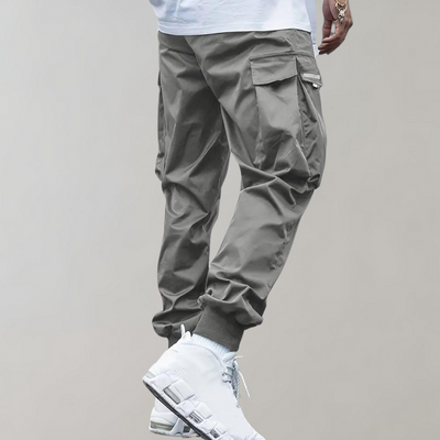 Vielseitige Herren-Cargohose mit schmalem Bein