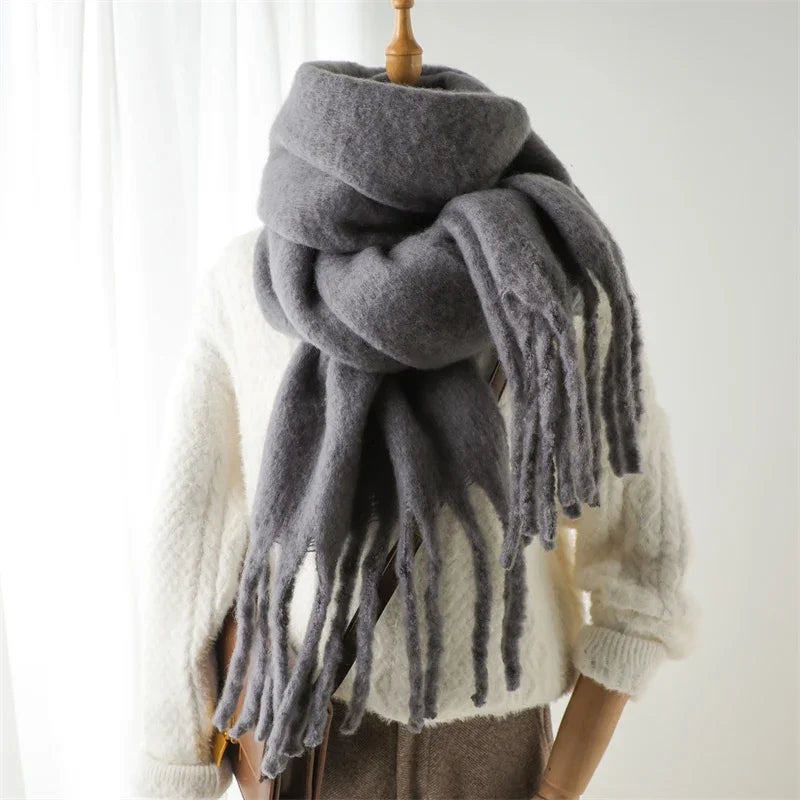 Luxuriöser Kaschmirschal für Damen mit großen Quasten für winterlichen Stil und Komfort