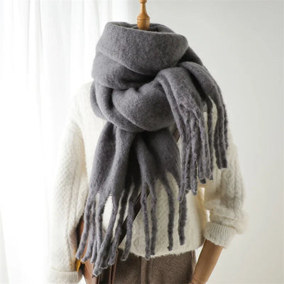Luxuriöser Kaschmirschal für Damen mit großen Quasten für winterlichen Stil und Komfort