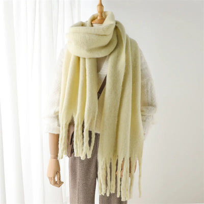 Luxuriöser Kaschmirschal für Damen mit großen Quasten für winterlichen Stil und Komfort