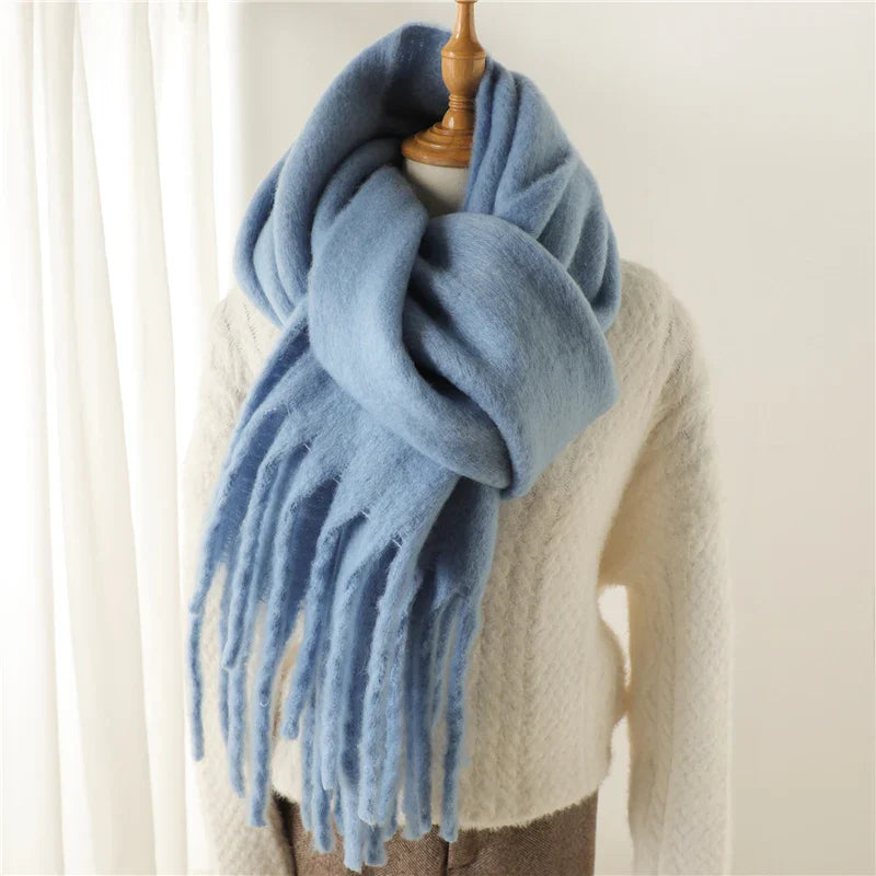 Luxuriöser Kaschmirschal für Damen mit großen Quasten für winterlichen Stil und Komfort