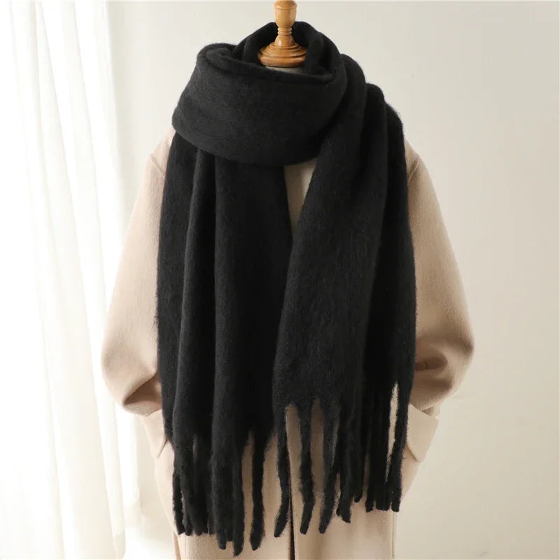 Luxuriöser Kaschmirschal für Damen mit großen Quasten für winterlichen Stil und Komfort