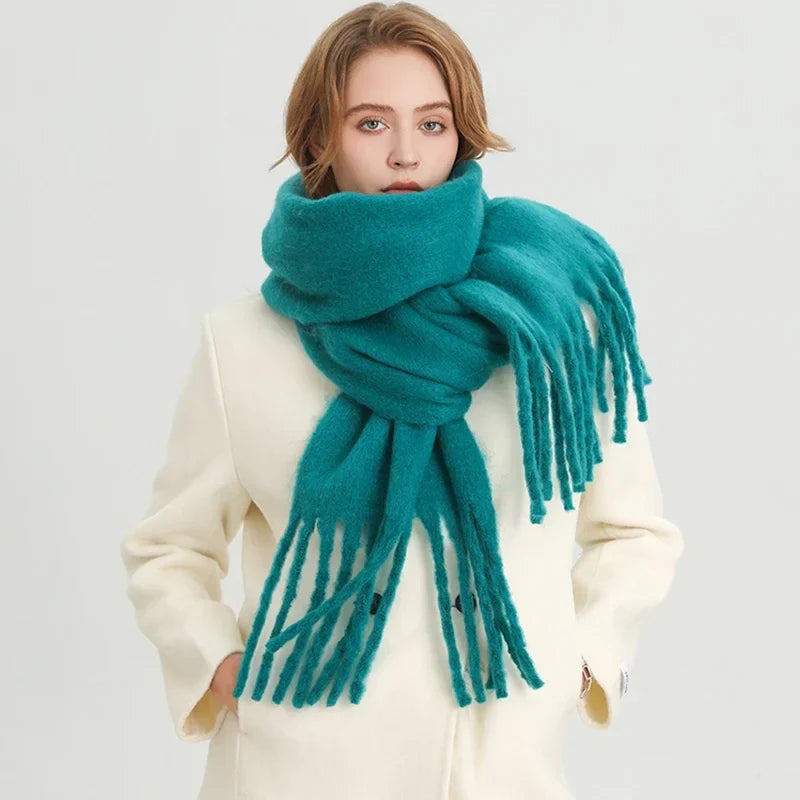 Luxuriöser Kaschmirschal für Damen mit großen Quasten für winterlichen Stil und Komfort