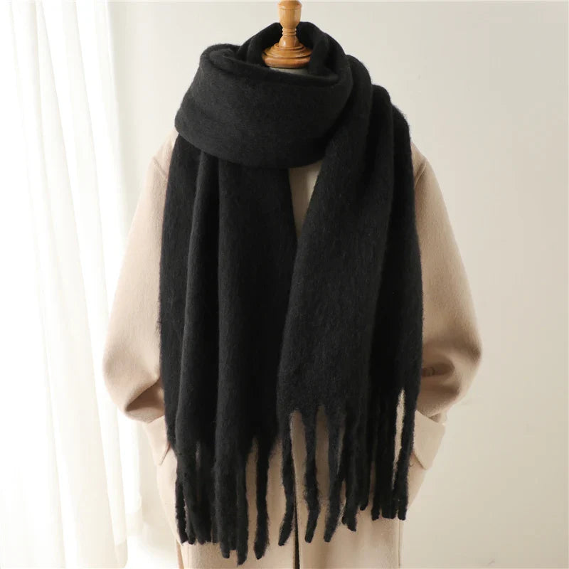 Luxuriöser Kaschmirschal für Damen mit großen Quasten für winterlichen Stil und Komfort