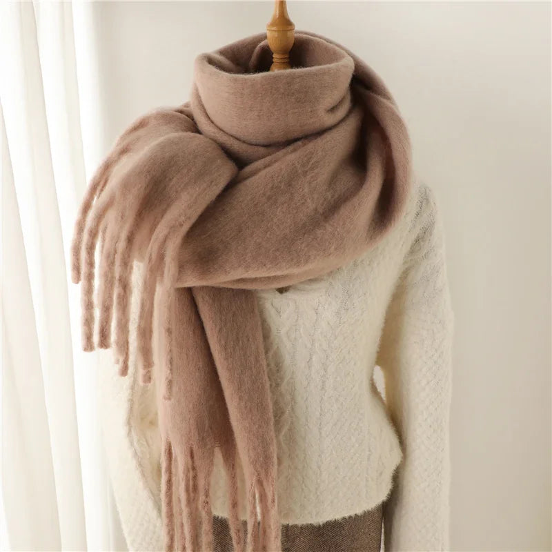 Luxuriöser Kaschmirschal für Damen mit großen Quasten für winterlichen Stil und Komfort