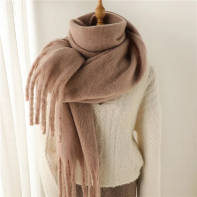 Luxuriöser Kaschmirschal für Damen mit großen Quasten für winterlichen Stil und Komfort
