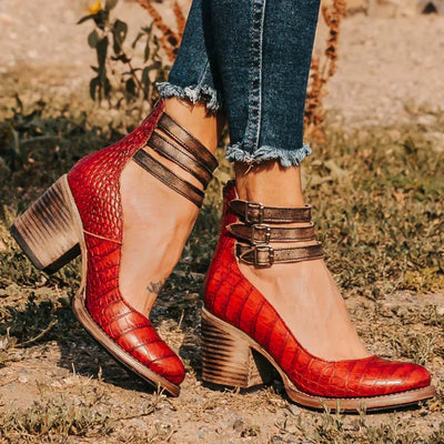 Stylische Pumps mit Knöchelriemen - Neda