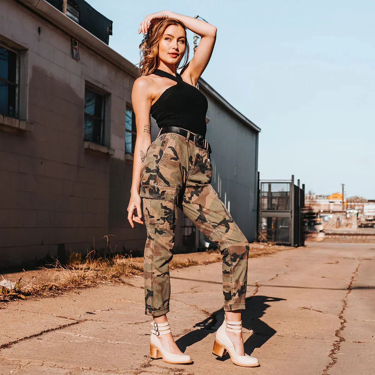 Stylische Pumps mit Knöchelriemen - Neda