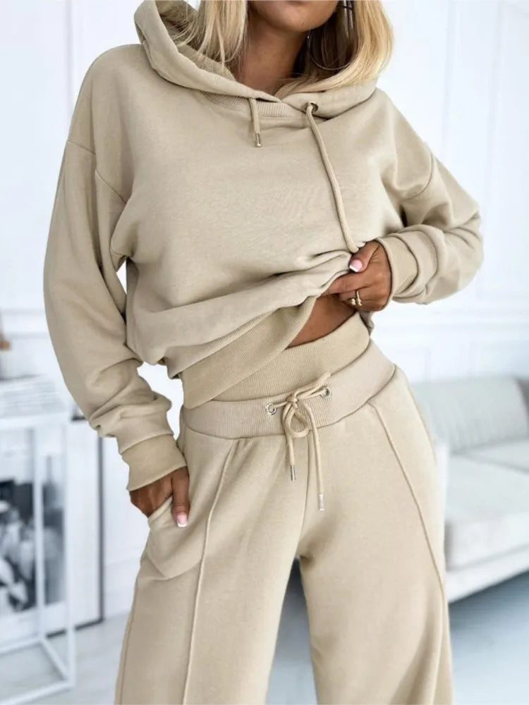 Damen-Set mit Kapuzenpullover und Jogginghose - bequem, elegant und vielseitig