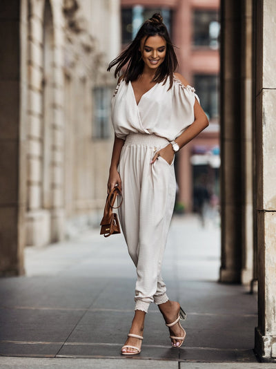 Emma Lässiger Off-Shoulder-Kombi mit Rüschendetails